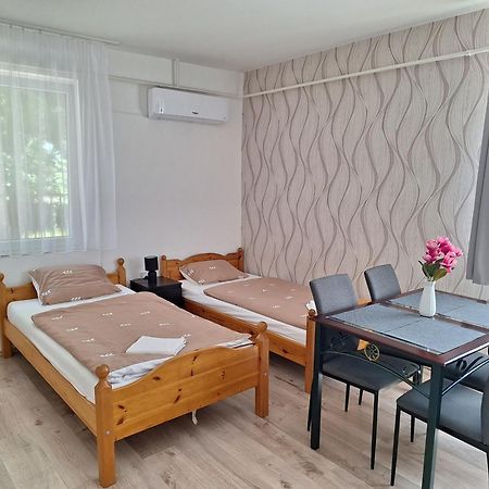 Nikolett Apartman Hajdúszoboszló Екстериор снимка