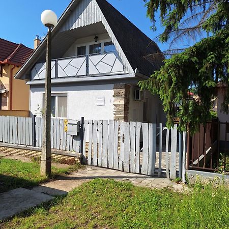 Nikolett Apartman Hajdúszoboszló Екстериор снимка