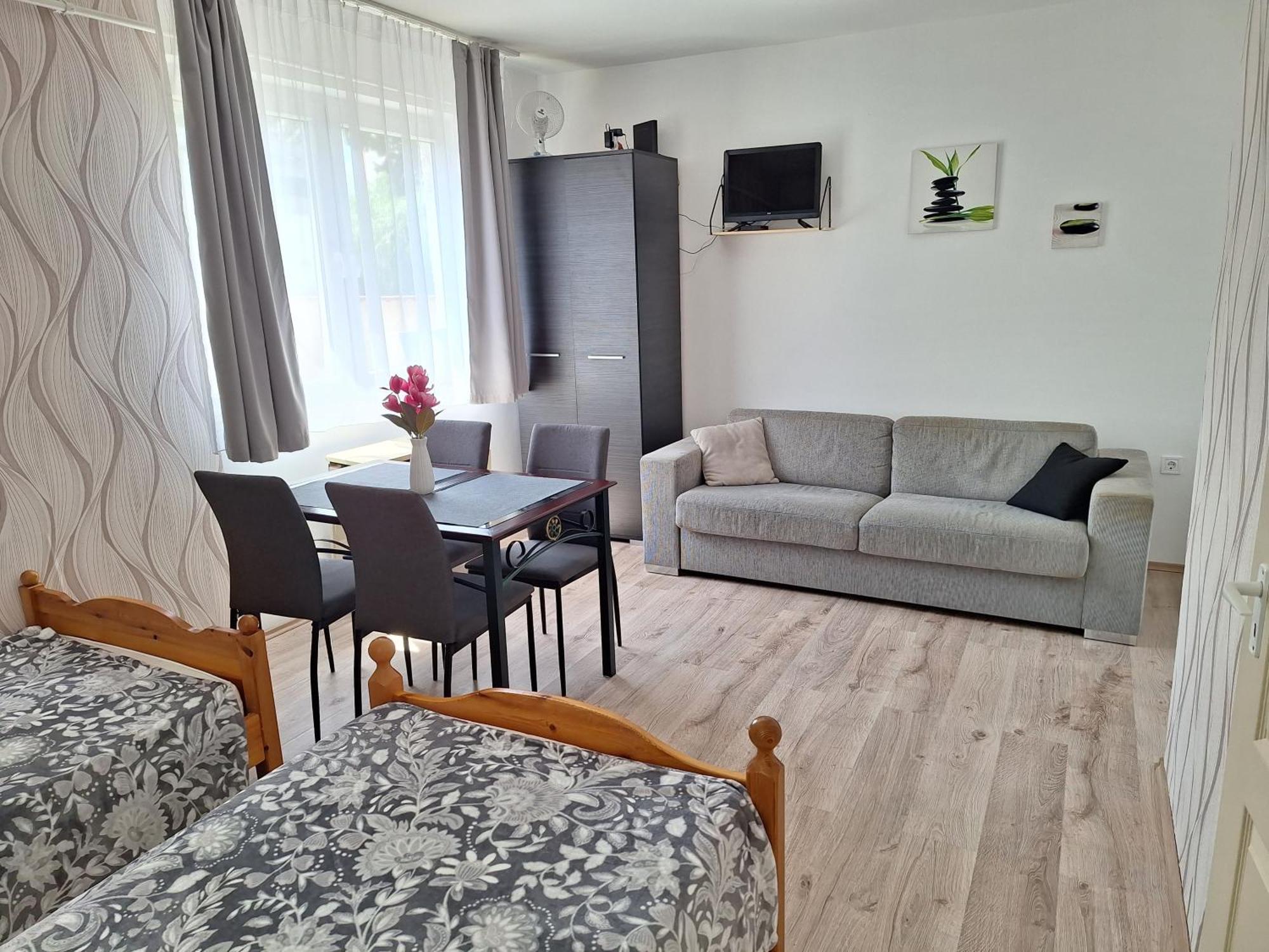Nikolett Apartman Hajdúszoboszló Екстериор снимка