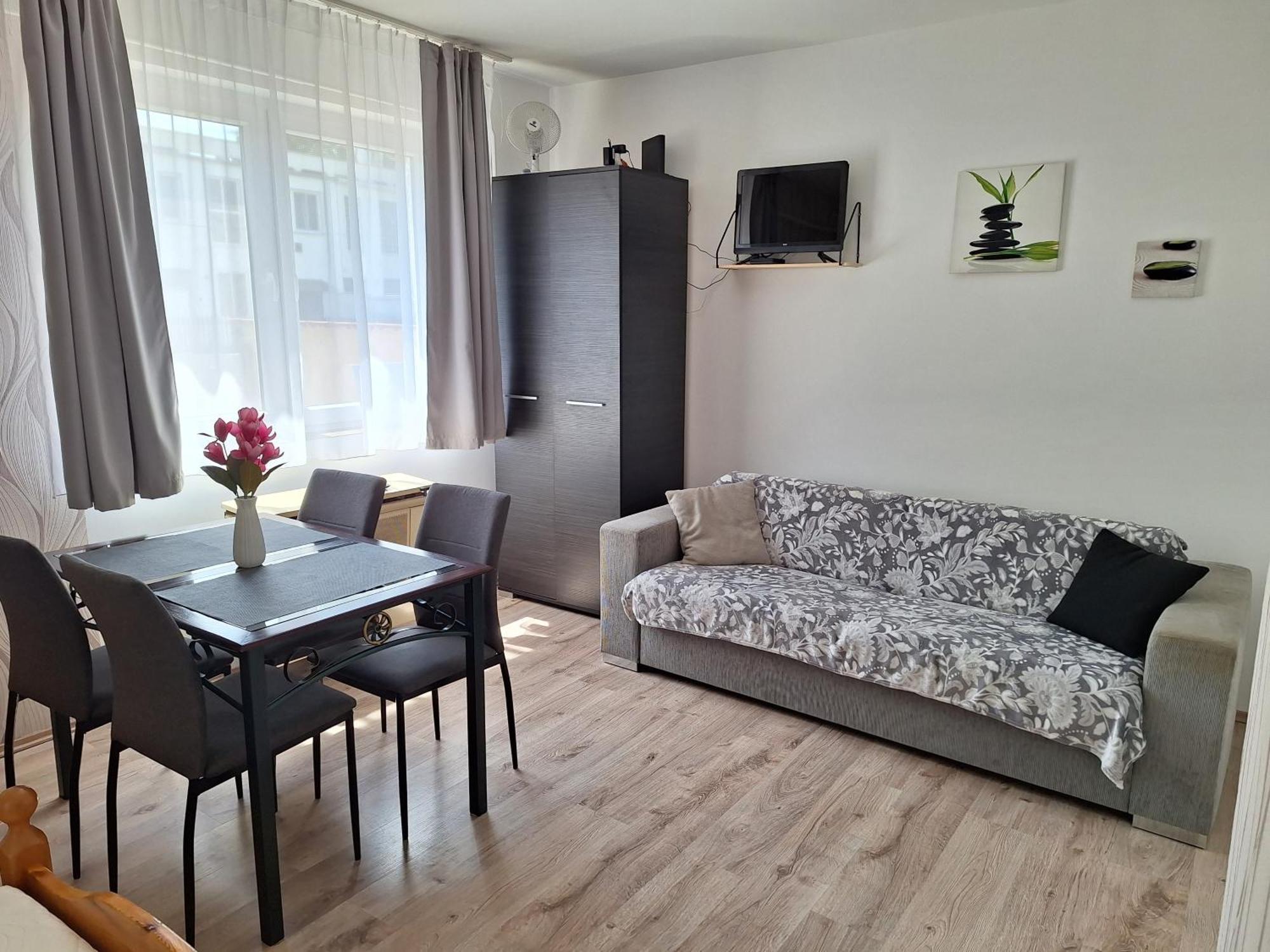 Nikolett Apartman Hajdúszoboszló Екстериор снимка